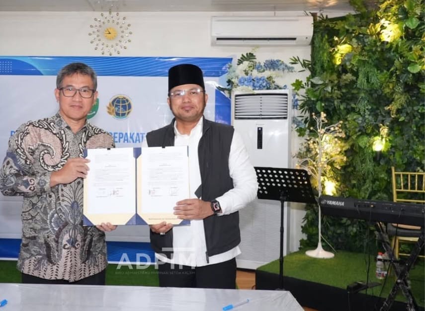 Gubernur saat penandatanganan Naskah Perjanjian Hibah Daerah (NPHD) Tahun Anggaran 2025 antara Dinas Pemuda dan Olahraga (Dispora) Kaltim dengan tujuh organisasi mitra penerima hibah. Kegiatan ini berlangsung di Hotel Four Season, Balikpapan, Kamis (7/8/2025)