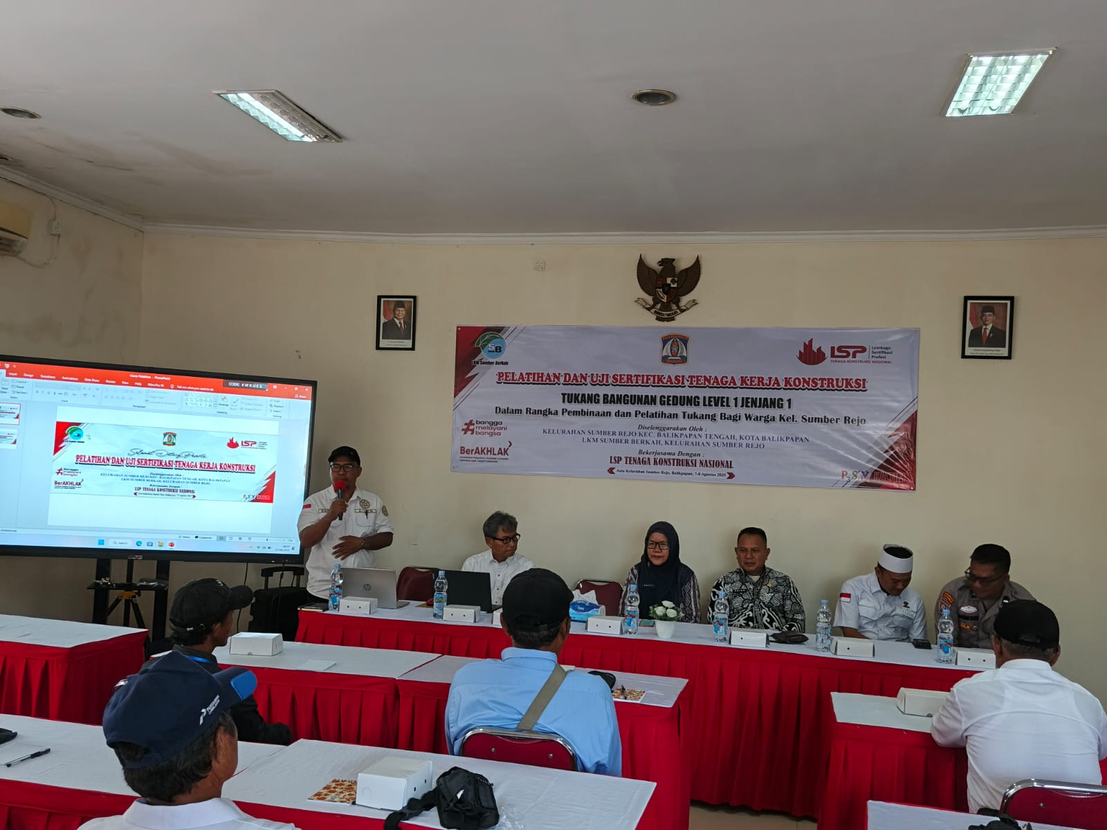 Warga Sumber Rejo Jalani Pelatihan dan Sertifikasi Tukang Bangunan Level 1
