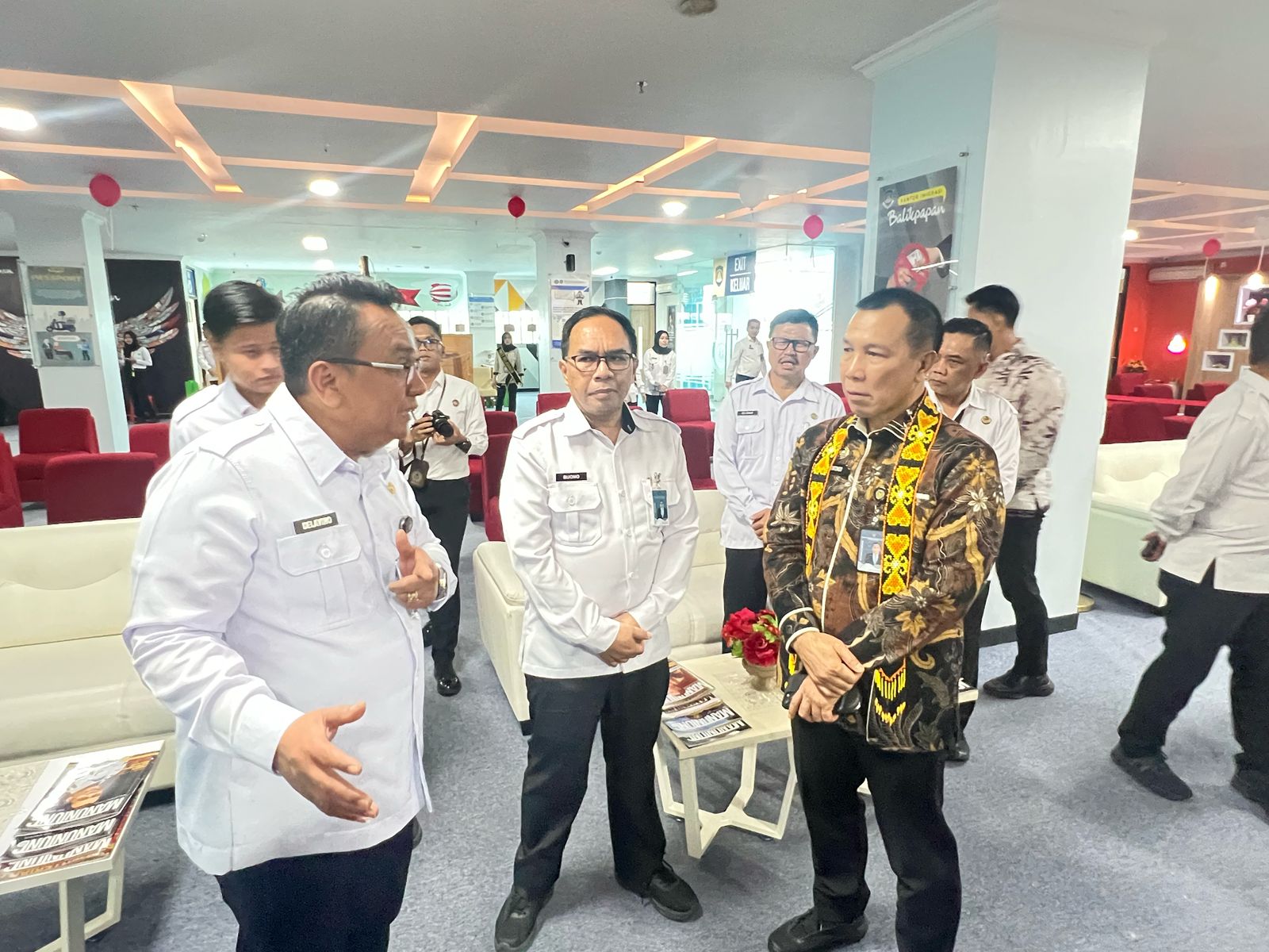 Reformasi birokrasi di Kantor Imigrasi (Kanim) Kelas I TPI Balikpapan mendapat apresiasi langsung dari Staf Khusus Menteri Imigrasi dan Pemasyarakatan (Imipas)