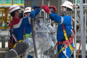 PT KPB melakukan pemasukan (loading) catalyst ke unit Residue Fluid Catalytic Cracking (RFCC)