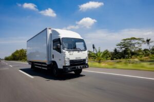 Isuzu ELF NMR di Kalimantan Hadirkan Gratis Filter Solar dan Garansi Mesin Sampai 4 Tahun