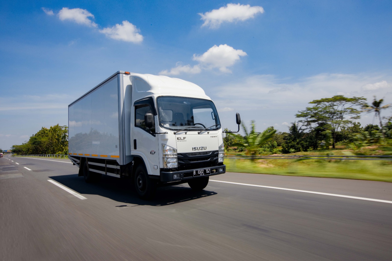 Isuzu ELF NMR di Kalimantan Hadirkan Gratis Filter Solar dan Garansi Mesin Sampai 4 Tahun