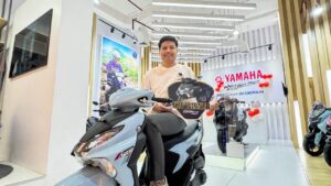 Aditya mendapatkan skutik yamaha setelah memenangkan kompetisi konten kreatif yamaha