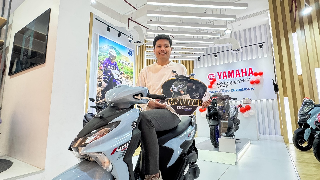 Aditya mendapatkan skutik yamaha setelah memenangkan kompetisi konten kreatif yamaha