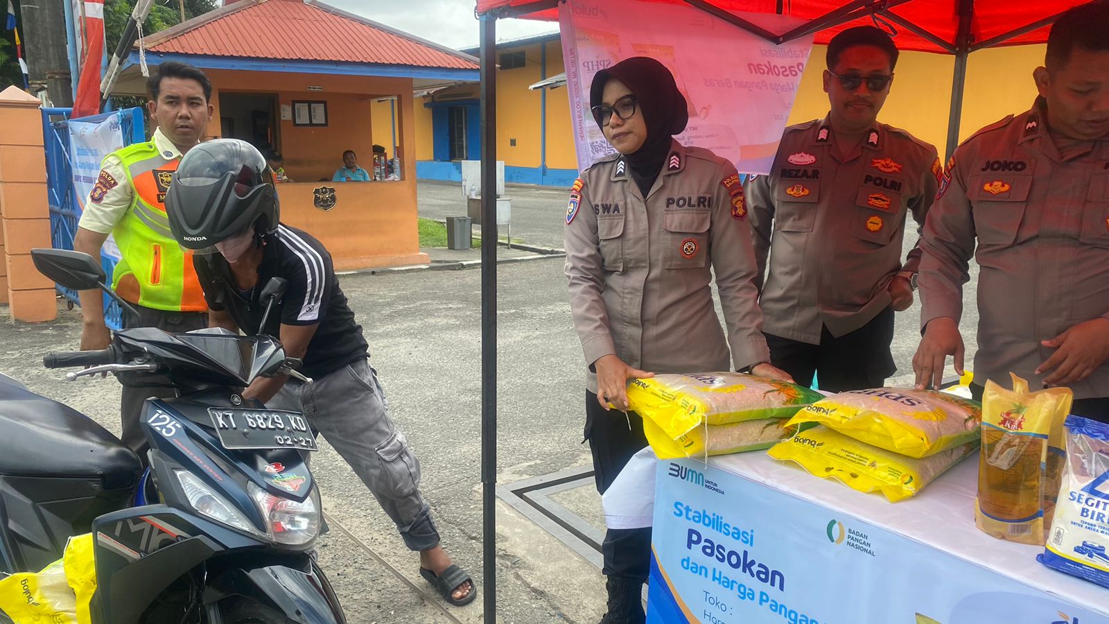 - Polresta Balikpapan bersama Dinas Ketahanan Pangan, Disperindagkop, dan Bulog Balikpapan menggelar Gerakan Pangan Murah (GPM)