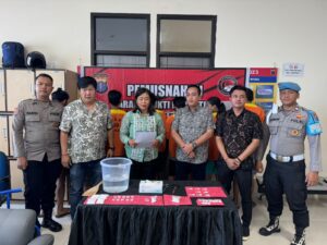 Polresta Balikpapan memusnahkan barang bukti narkotika jenis sabu seberat 265,6 gram, Jumat (15/8/2025)