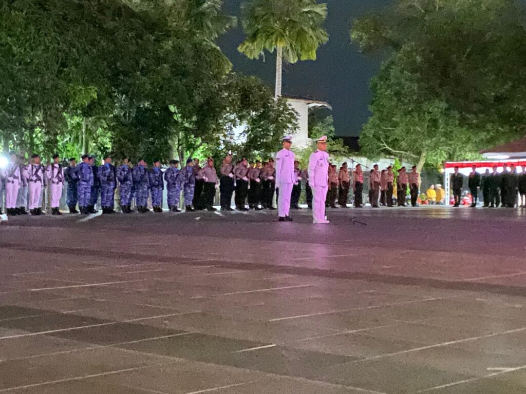 Apel Kehormatan dan Renungan Suci di Taman Makam Pahlawan (TMP) Dharma Agung, Sabtu (16/8/2025) malam.