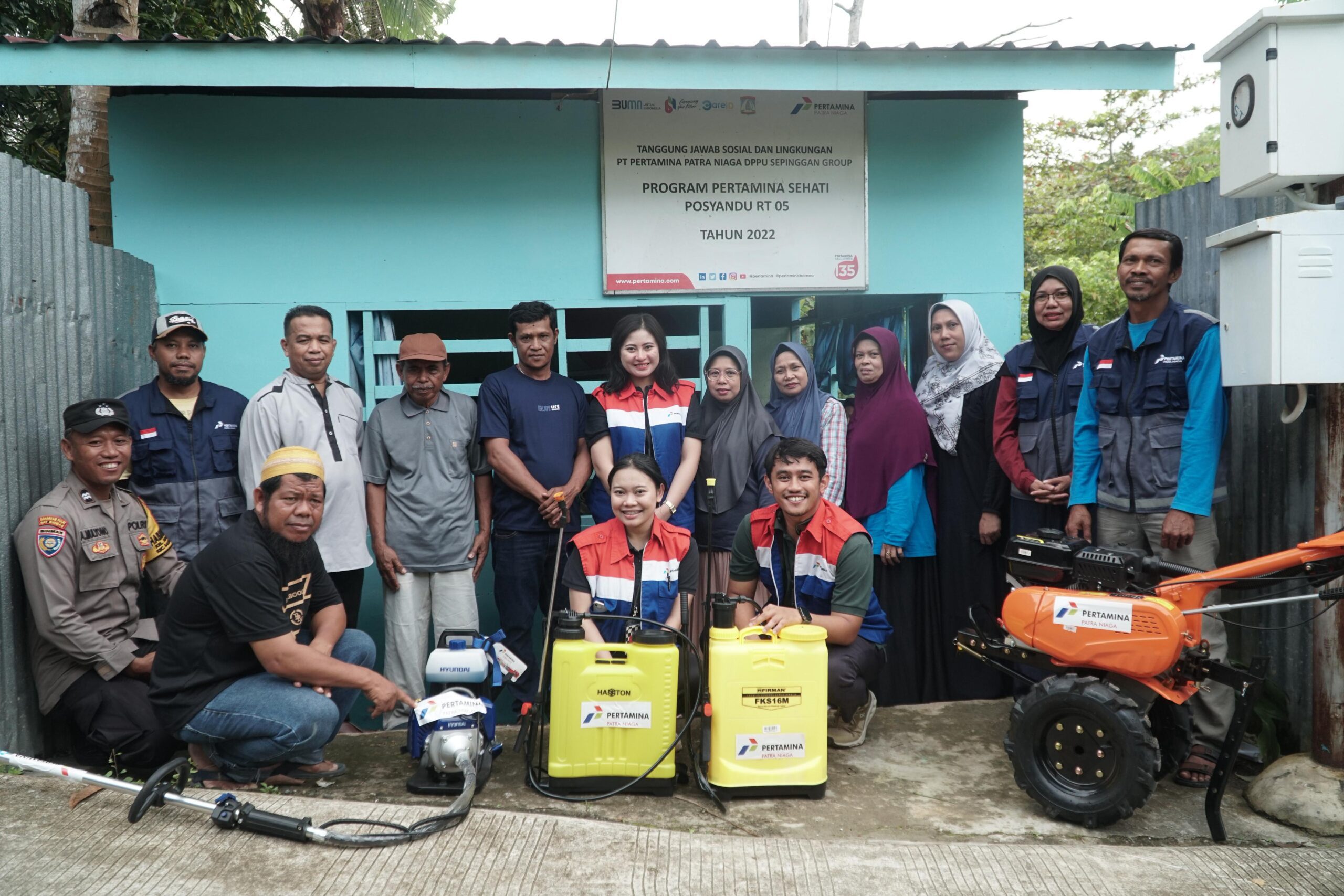 Pertamina Patra Niaga Regional Kalimantan menyerahkan bantuan alat pertanian kepada Kelompok Tani Hidayah, binaan program TALISERA, di Sepinggan, Balikpapan Selatan, Senin (15/9/2025).