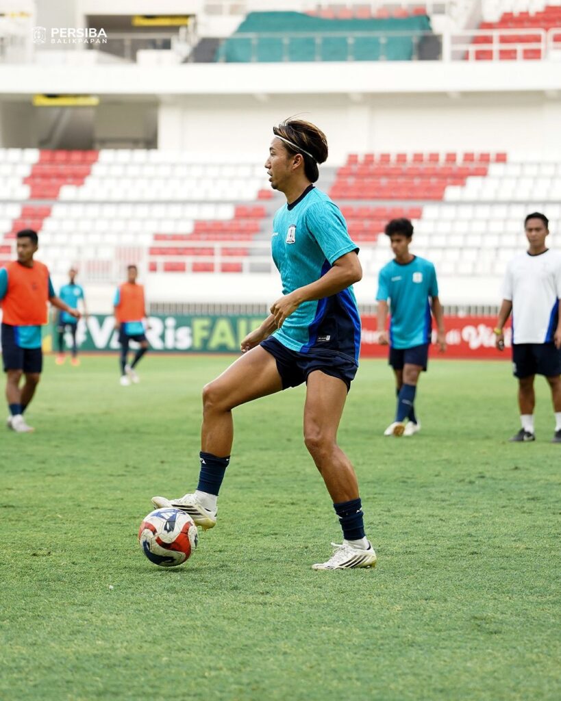 Kodai Nagashima dan para pemain Persiba Balikpapan sedang latihan / FB Persiba Balikpapan
