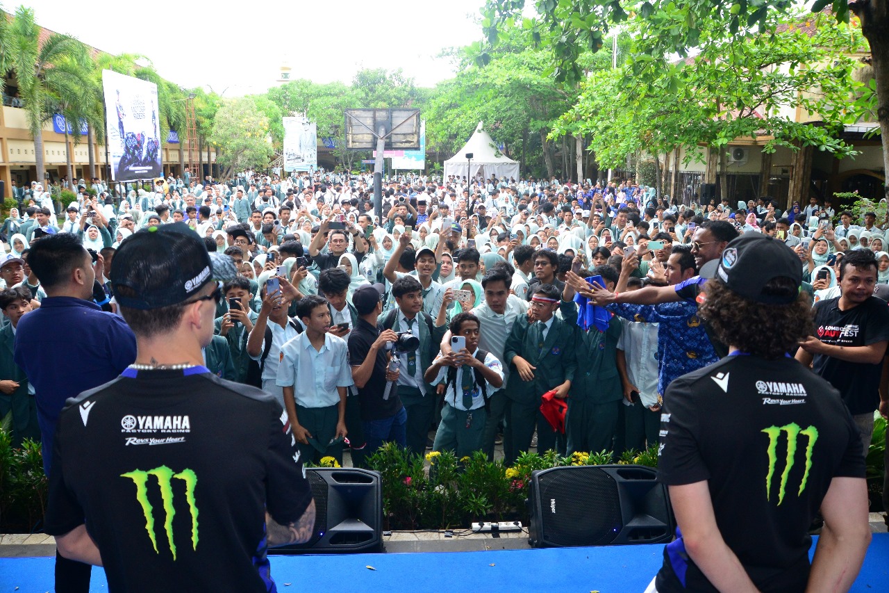 Fabio Quartararo dan Alex Rins Sapa Pelajar di Mataram