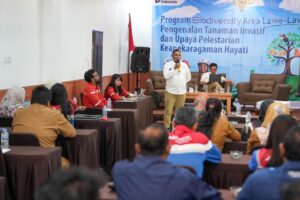 Peserta mengikuti sosialisasi pengenalan tanaman invasif dan pelestarian keanekaragaman hayati yang digelar PT Kilang Pertamina Balikpapan di Penajam Paser Utara.