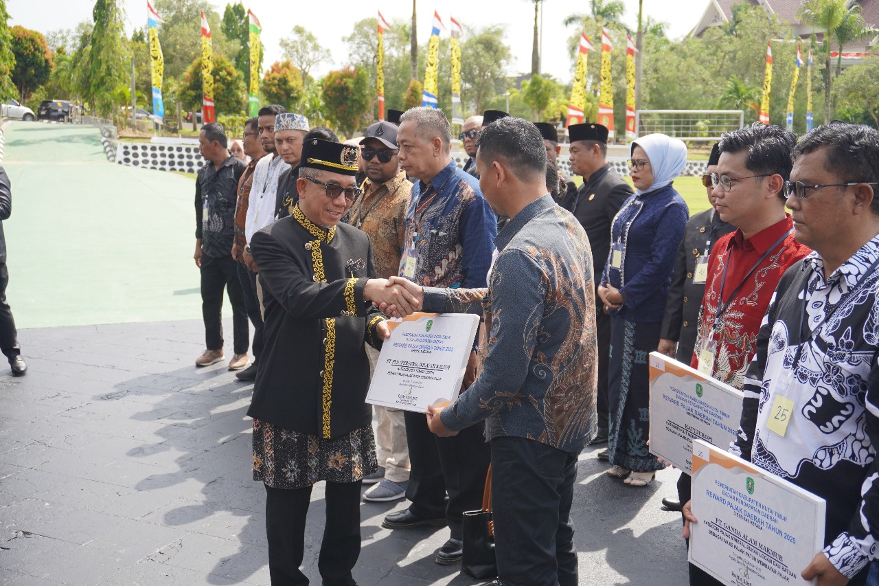 PLN UID Kaltimra Sabet Penghargaan Wajib Pajak Patuh dari Pemkab Kutim