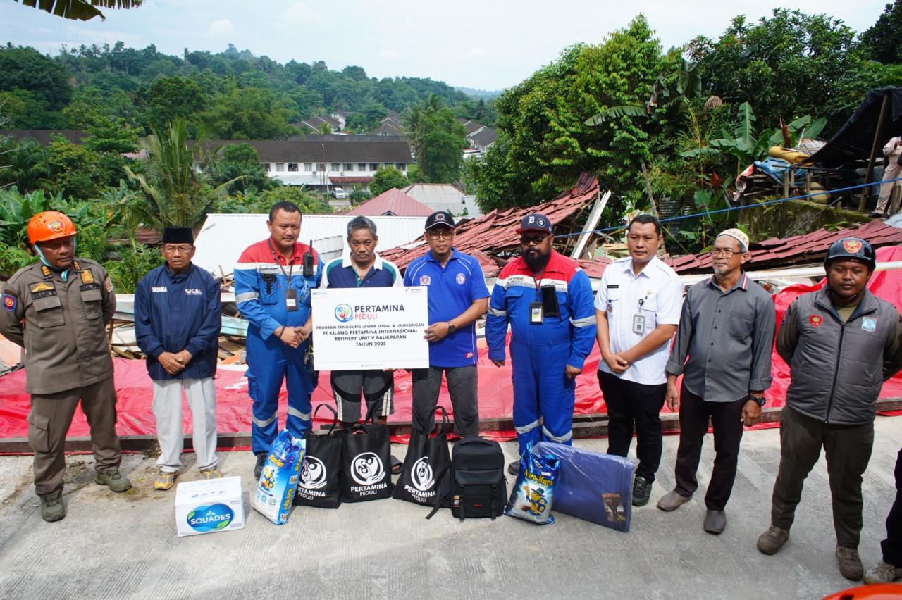 Pertamina Unit Balikpapan Salurkan Bantuan untuk Korban Longsor di Muara Rapak