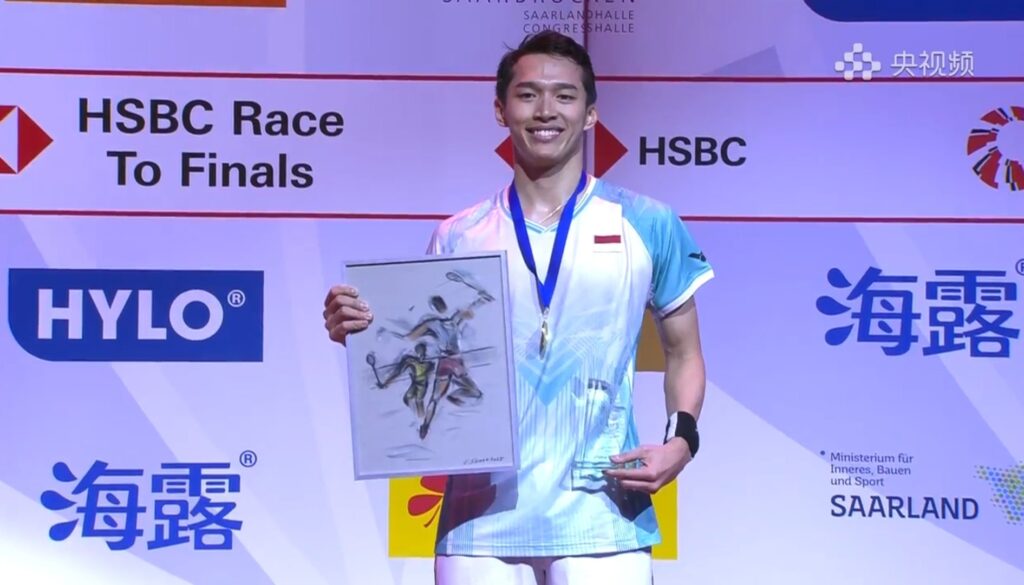 Jonatan Christie di Podium Juara Hylo Open 2025 / twitter Bhulukhuduk TV