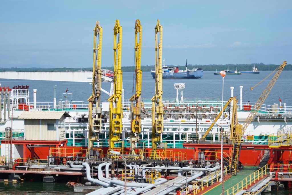 Pertamina Pasang Clamp 20 Inci di Dasar Teluk Balikpapan