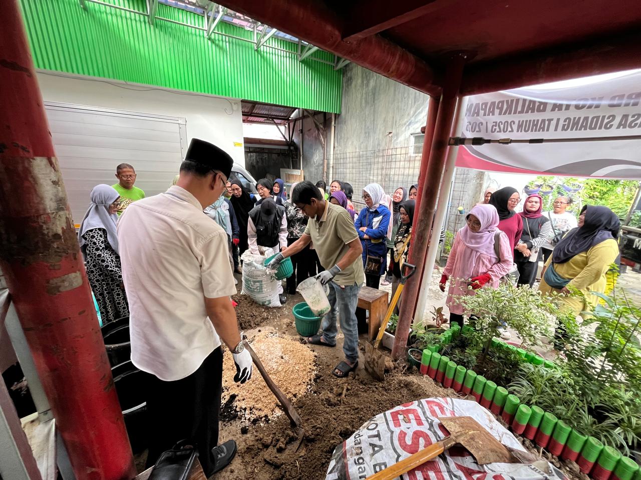 Antusias KWT Kampung Bungas Berdikari saat mengikuti pelatihan tambulapot.