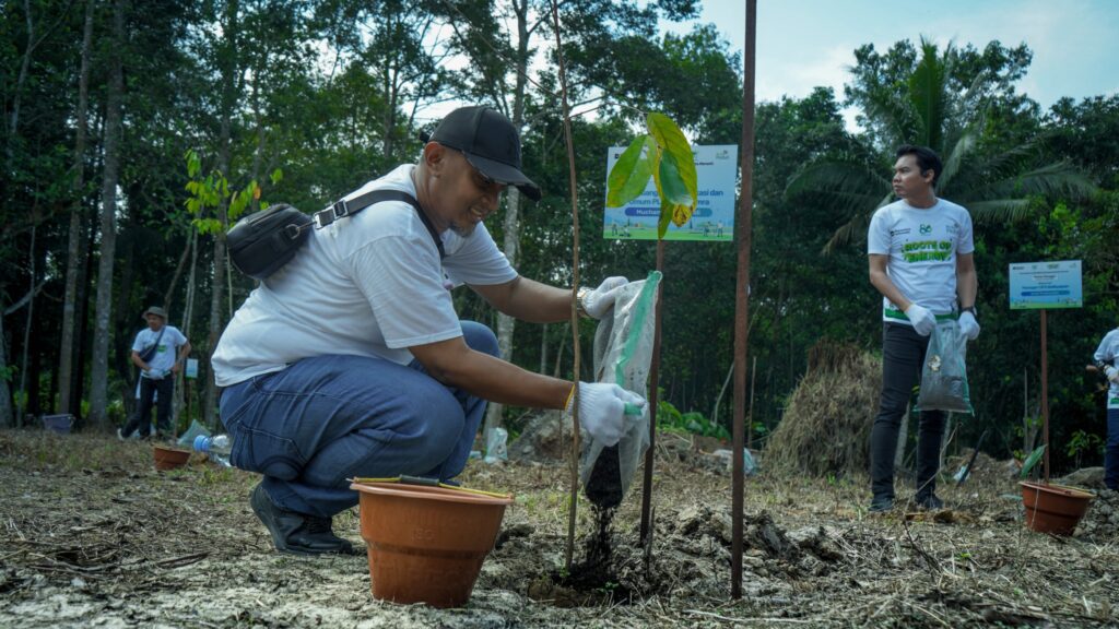 PLN Tanam 1.500 Pohon di Wisata Meranti, Rayakan HMPI 2025 dan Jaga Ekosistem DAS Manggar
