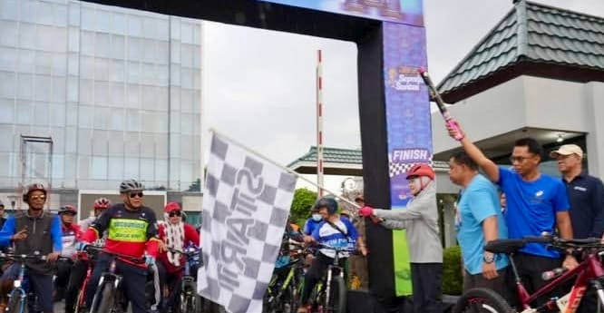 ratusan peserta bersiap mengikuti Sepeda Santai dalam rangka HUT ke-54 Korpri.
