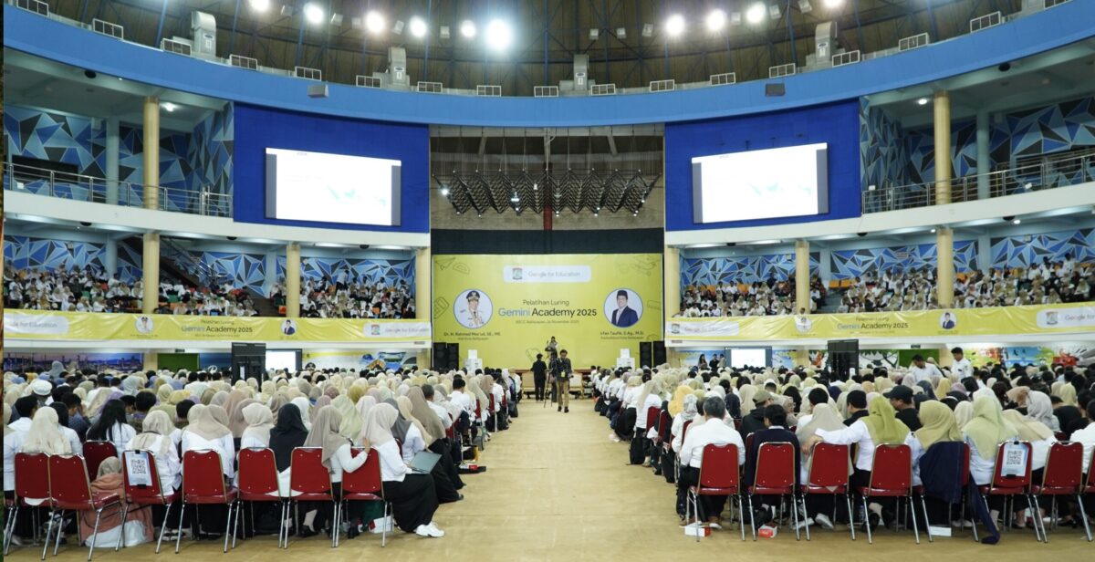 Pelatihan Gemini Academy Balikpapan membekali guru kemampuan memanfaatkan AI secara aman etis dan produktif