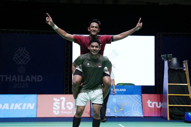 Tim bulutangkis Indonesia sukses menorehkan catatan manis di ajang SEA Games 2025 Thailand. Target dua emas berhasil dilampaui dengan berhasil menyumbangkan tiga medali emas.(foto:Herry/kemenpora.go.id)