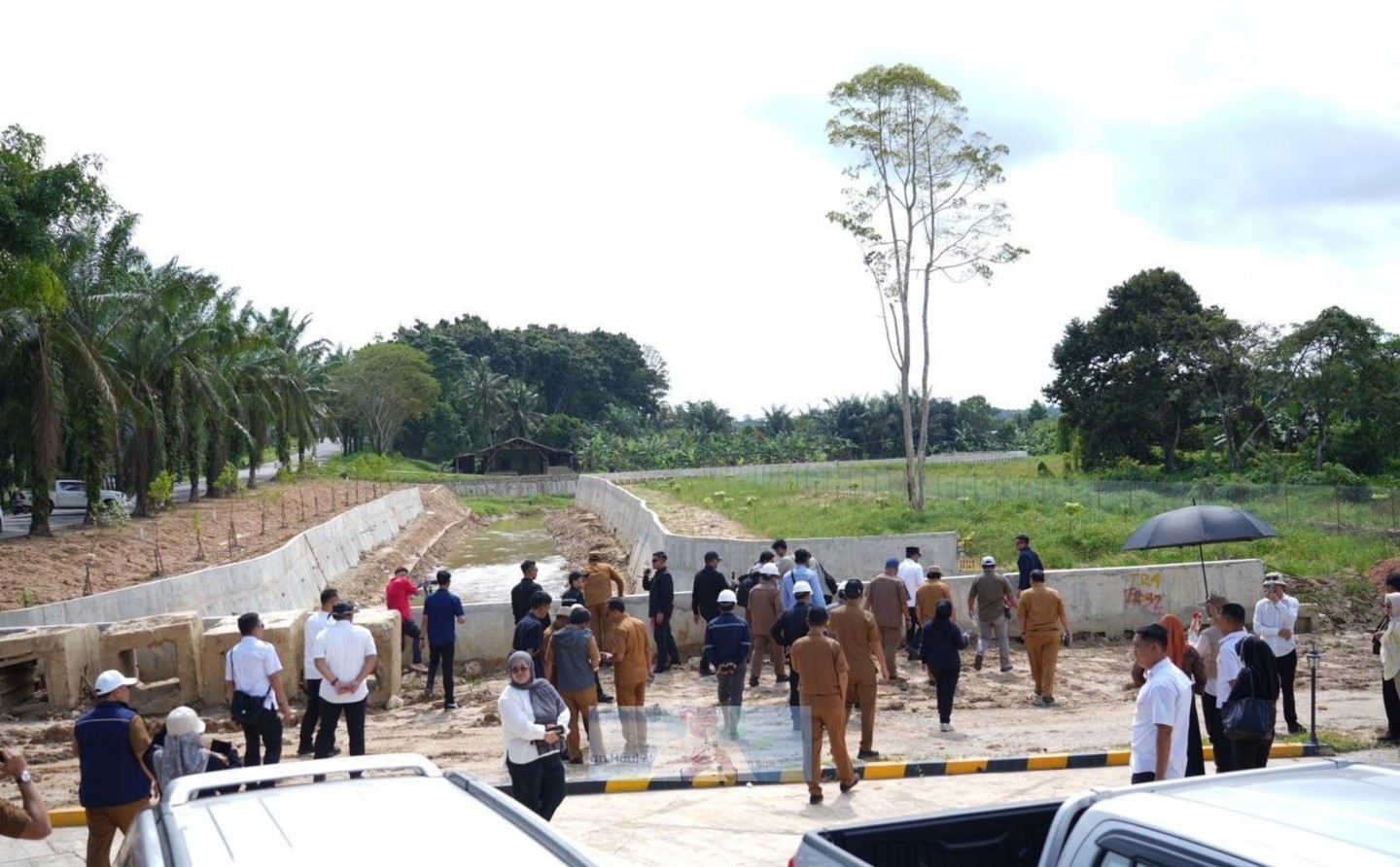 Gubernur Kalimantan Timur Rudy Mas’ud (Harum) bersama Wakil Gubernur Seno Aji kembali melakukan kunjungan kerja (kunker) ke wilayah utara melewati kawasan pesisir Anggana - Muara Badak Kabupaten Kutai Kartanegara, Bontang hingga Kutai Timur