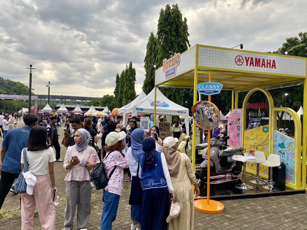 Yamaha ikut meramaikan Festival Musik lewat kemunculan skutik andalannya, Fazzio Hybrid.