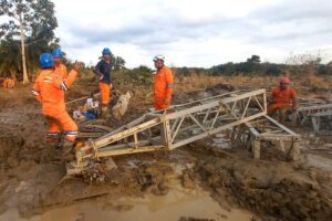 PLN terus berupaya memperbaiki infrastruktur kelistrikan yang rusak akibat banjir di Aceh.