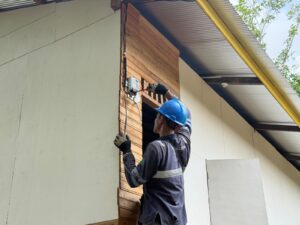 Sepanjang 2025, PLN Unit Induk Distribusi Kalimantan Timur dan Kalimantan Utara (UID Kaltara) menyalurkan Program Bantuan Pasang Baru Listrik (BPBL) yang merupakan bantuan pemerintah melalui Kementerian ESDM.