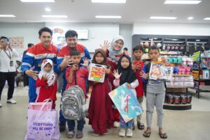 Gandeng Dinsos Balikpapan, Kilang Pertamina Ajak Anak-Anak Belanja Buku dan Tebar Harapan