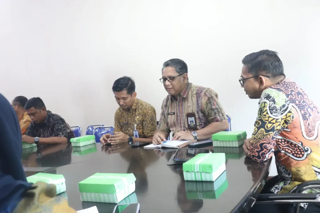 Rapat Expose Laporan Akhir Pengembangan Aplikasi Etam Kerja Tahap II yang digelar di Kantor Disnakertrans Kaltim, Kamis (18/12/2025) / Pemprov