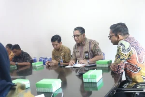 Rapat Expose Laporan Akhir Pengembangan Aplikasi Etam Kerja Tahap II yang digelar di Kantor Disnakertrans Kaltim, Kamis (18/12/2025) / Pemprov