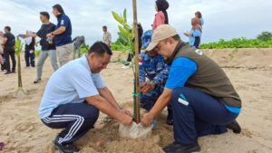 Bandara SAMS Sepinggan Tanam 1.120 Bibit Mangrove