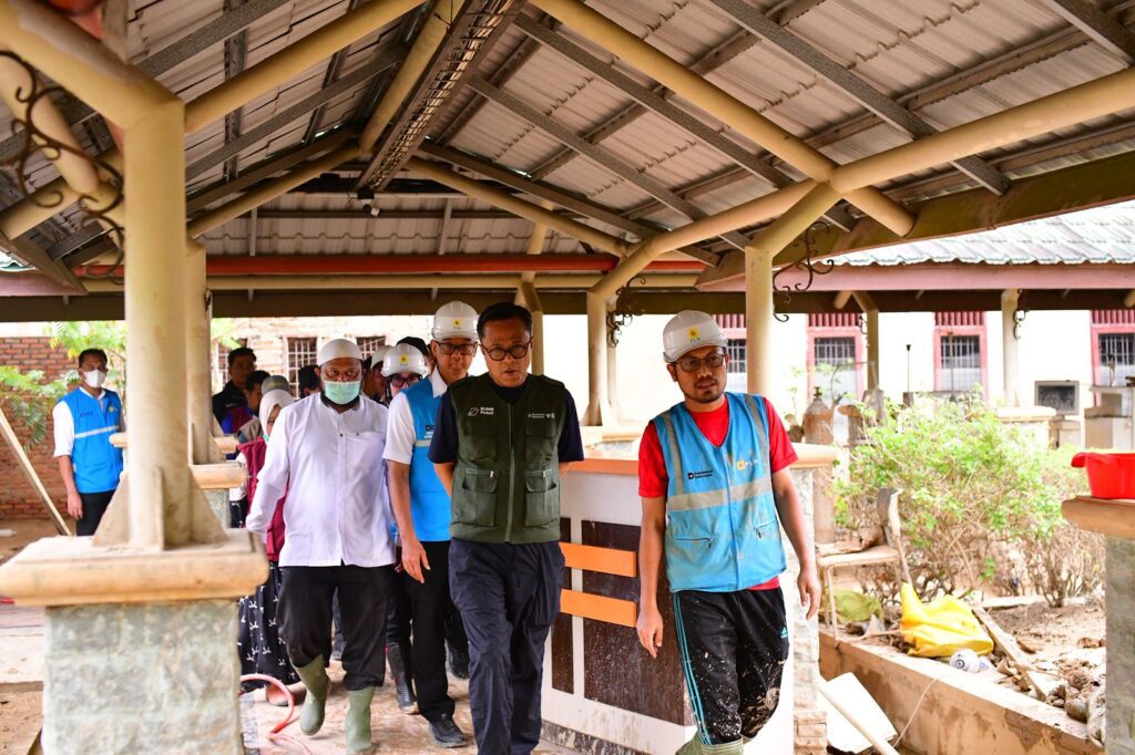 Direksi dan Relawan PLN Turun ke Lokasi, Pastikan Fasilitas Umum di Aceh Aman Digunakan