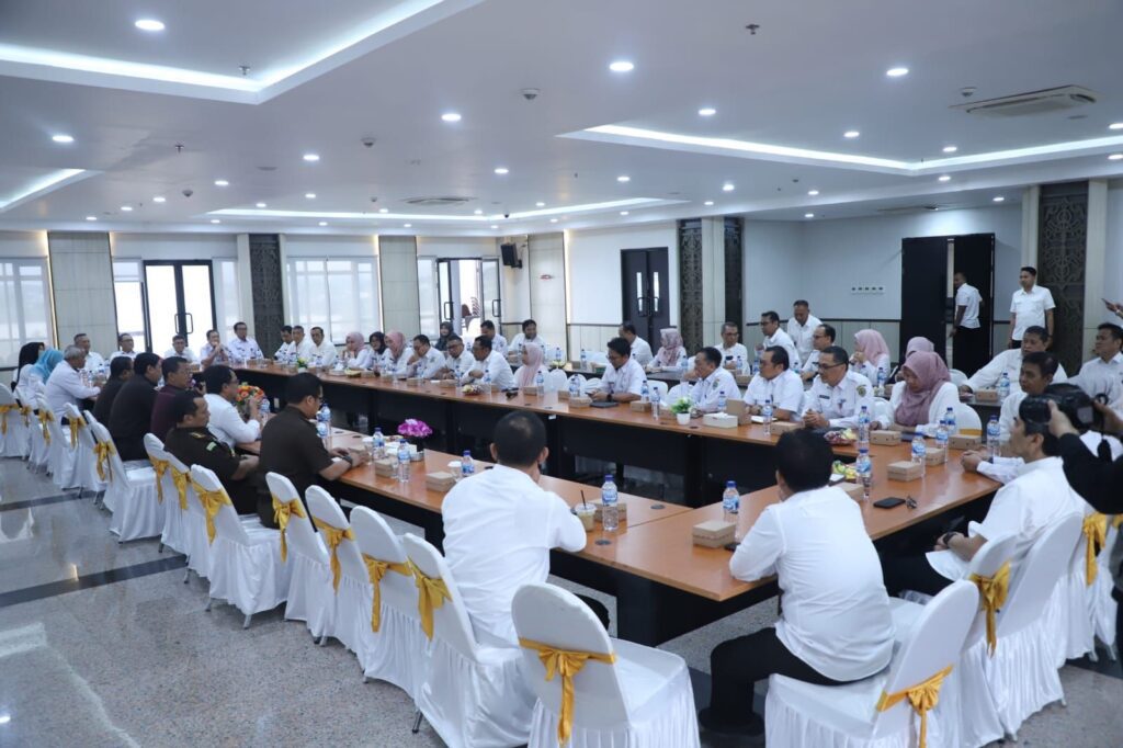 Morning Coffee Session Kajati Kaltim bersama jajaran Pemerintah Provinsi di Aula Lantai 8 Gedung Utama Kejati Kaltim, Rabu (24/12/2025). / Pemprov