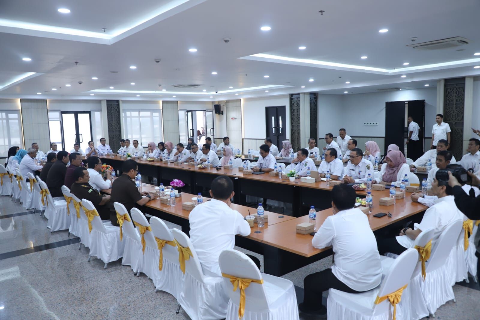 Morning Coffee Session Kajati Kaltim bersama jajaran Pemerintah Provinsi di Aula Lantai 8 Gedung Utama Kejati Kaltim, Rabu (24/12/2025). / Pemprov