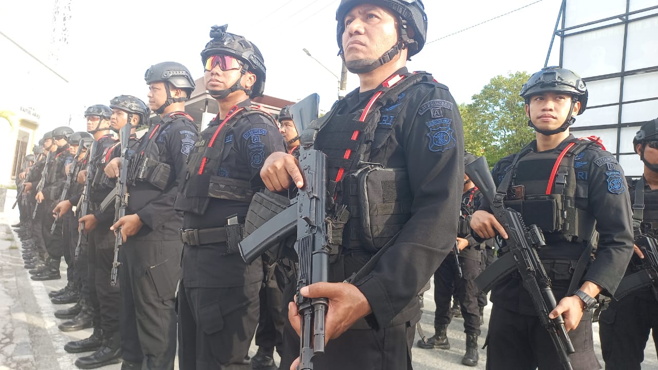 Ratusan petugas diterjunkan melakukan pengamanan di Balikpapan