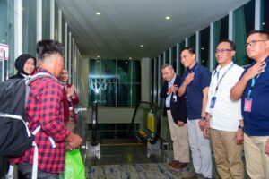 Kejutan Akhir Tahun di Bandara SAMS Sepinggan Balikpapan: Melepas Penumpang Terakhir dengan Tarian dan Doa untuk Negeri