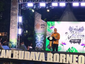 Staf Ahli Bidang Sosial dan Kesehateraan Pemkot Balikpapan Adamin S, saat pembukaan Pekan Budaya Borneo 2025