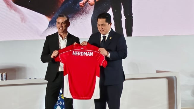 Ketua Umum PSSI Erick Thohir dan John Herdman / suara