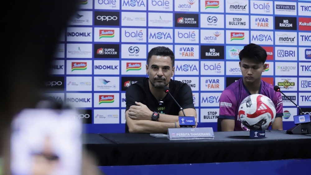 Pelatih Persita Tanggerang Carlos Pena / ileague