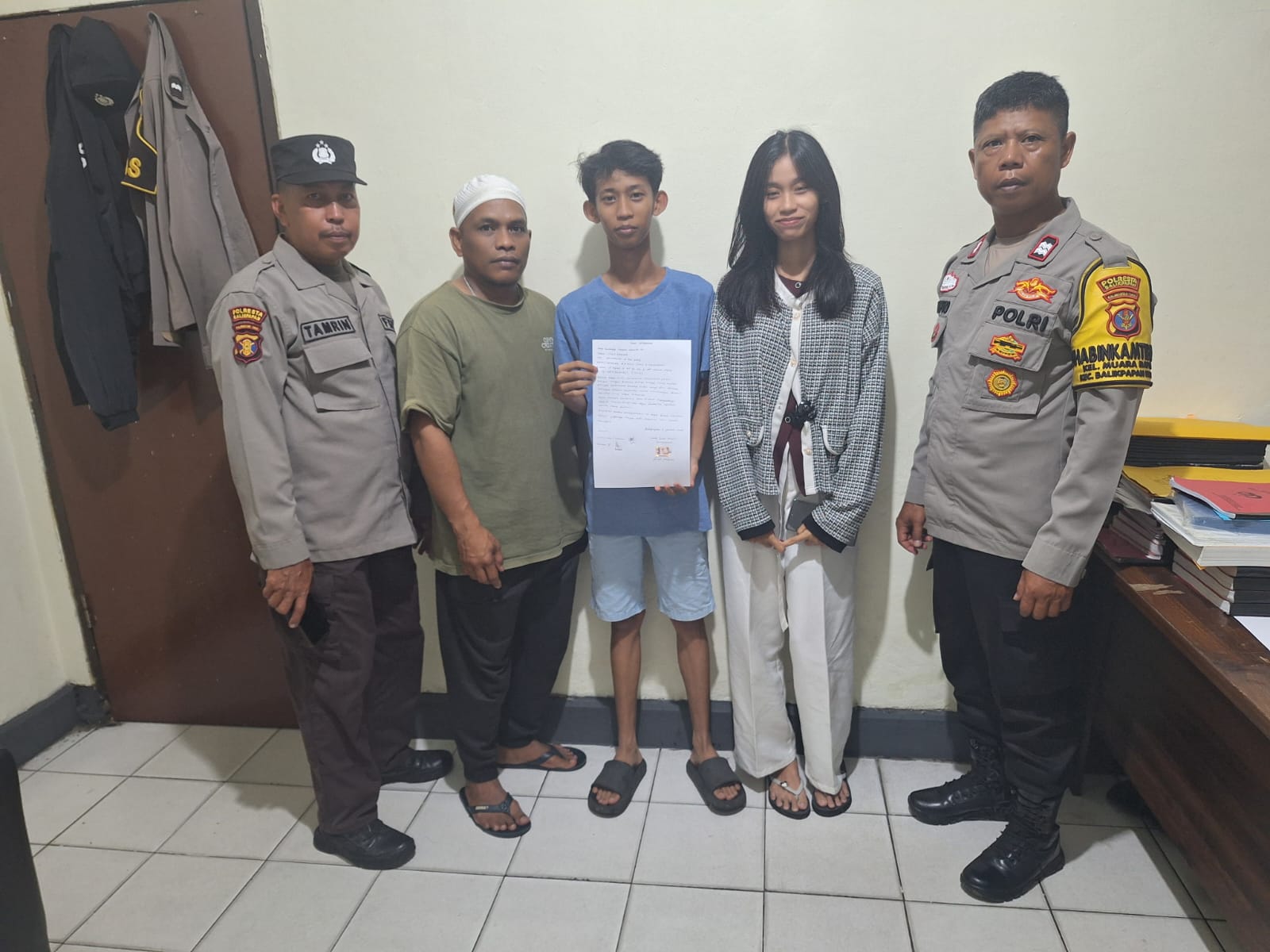 Remaja yang diamankan karena masih berkumpul di pinggir jalan hingga larut malam