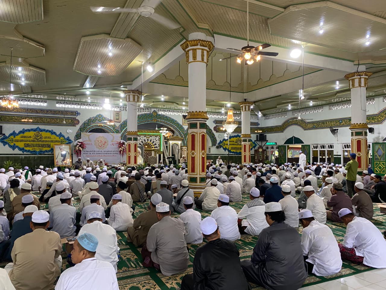 Ribuan jamaah dari berbagai penjuru memadati Pondok Pesantren Al Islami Syekh Muhammad Arsyad Al Banjari, Kilometer 19,5, Minggu (11/1/2026)