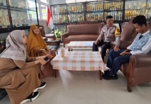 Bhabinkamtibmas Kelurahan Muara Rapak, Aiptu Suprapto, menggelar kegiatan Door to Door System (DDS)