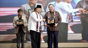 Gubernur Kaltim Rudy Mas'ud dan Menko Prekonomian Airlangga Hartarto saat menjadi narasumber dalam kuliah umum di Universitas Balikpapan