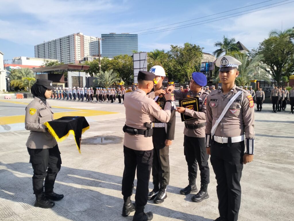 Apel Gelar Pasukan yang dipimpin langsung oleh Kapolresta Balikpapan, Kombes Pol. Jerrold H.Y. Kumontoy, di halaman Mapolresta Balikpapan, Senin (2/2/2026)