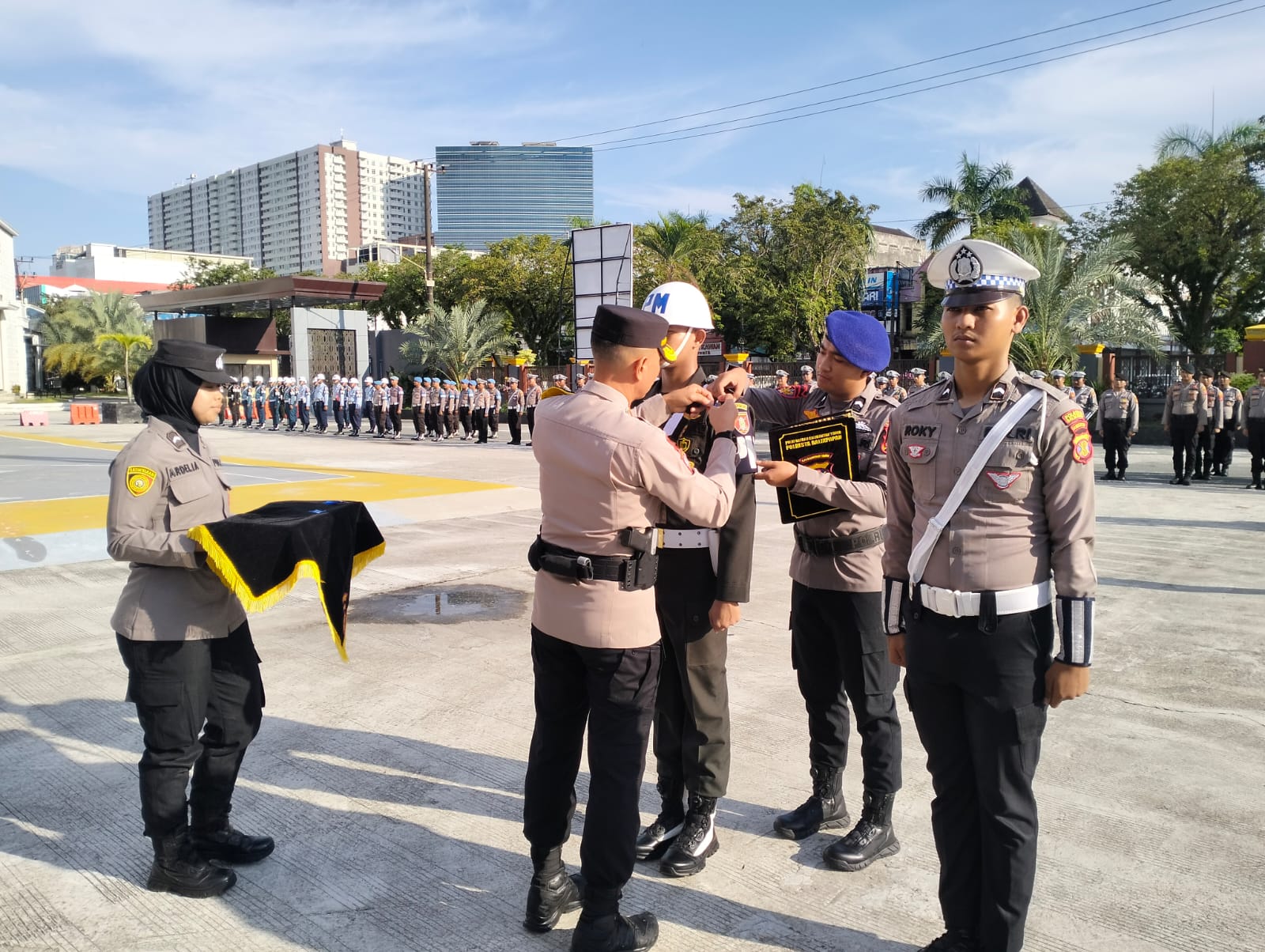 Apel Gelar Pasukan yang dipimpin langsung oleh Kapolresta Balikpapan, Kombes Pol. Jerrold H.Y. Kumontoy, di halaman Mapolresta Balikpapan, Senin (2/2/2026)
