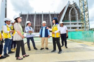 Wakil Presiden Gibran Rakabuming Raka lakukan kunjungan kerja ke Ibu Kota Nusantara (IKN) meninjau berbagai titik strategis mulai dari Masjid Negara hingga Basilika didampingi langsung oleh Ibu Selvi Ananda dan putra-putrinya pada Selasa (30/12/2025). / Humas Otorita IKN