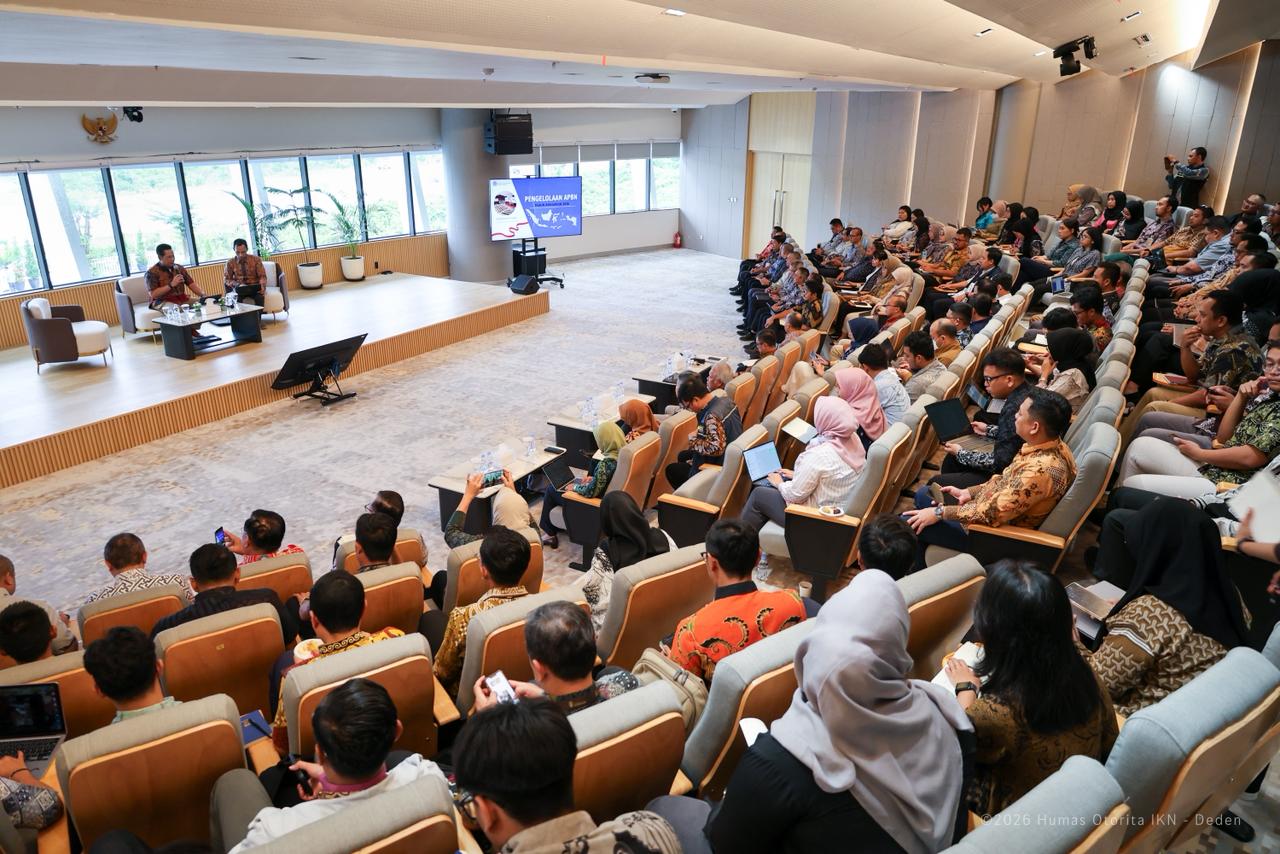 Kegiatan pembekalan pengelolaan APBN Tahun Anggaran 2026 menghadirkan narasumber dari Direktur Anggaran Bidang Perekonomian dan Kemaritiman Direktorat Jenderal Anggaran Kementerian Keuangan (Kemenkeu), Tri Budhianto, yang menyampaikan pentingnya tata kelola APBN yang efektif dan akuntabel di Auditorium Kantor Balai Kota Otorita IKN, Kawasan Inti Pusat Pemerintahan (KIPP) Nusantara, Jumat (9/1/2026).