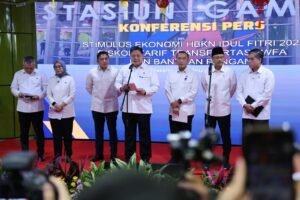 Konferensi Pers Stimulus Ekonomi Hari Besar Keagamaan (HBKN) Idul Fitri 2026, Diskon Tarif Transportasi, Flexible Working Arrangement (FWA), dan Bantuan Pangan, di Jakarta, Selasa (10/2/2026). / KemenPANRB