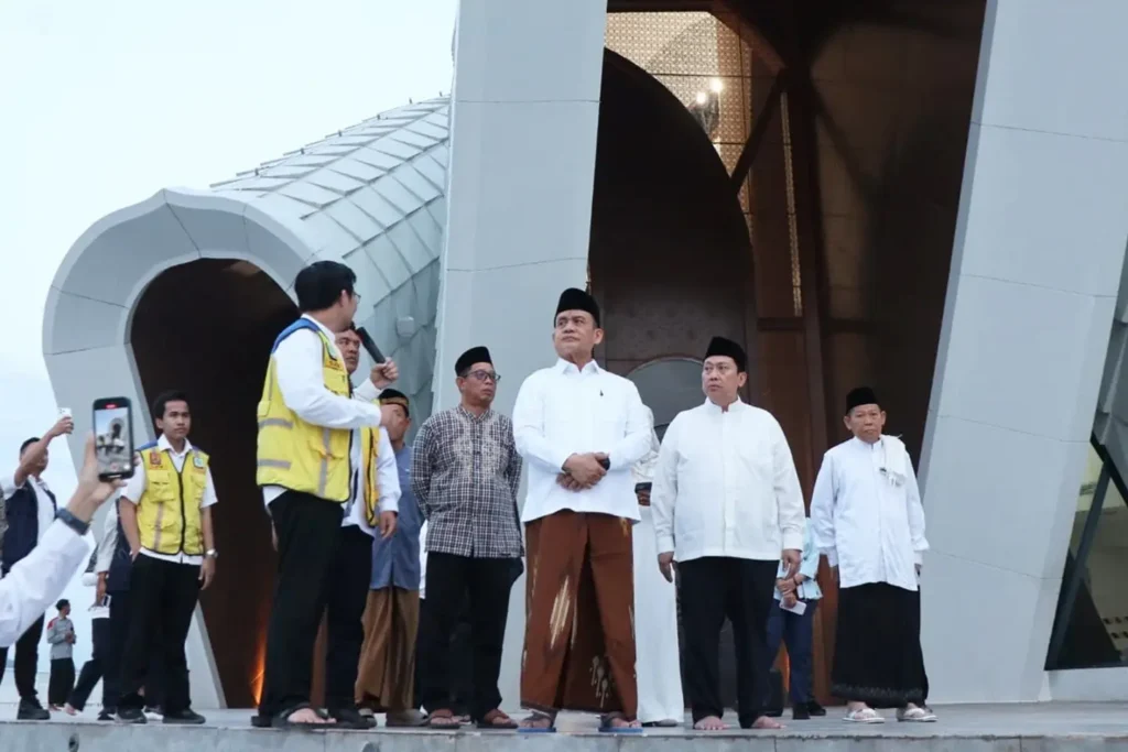 Wakil Menteri Agama RI, Romo Muhammad Syafi’i, meninjau langsung progres pembangunan sejumlah rumah ibadah di Ibu Kota Nusantara (IKN)